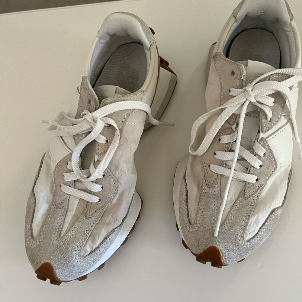 Women’s New Balance 327 size 6.5